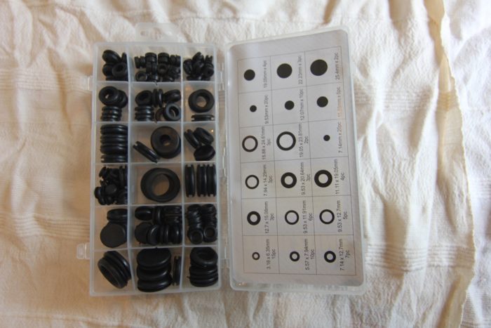 MK1 + MK2 ESCORT RUBBER/PLASTIC GOMMET SET - Image 2